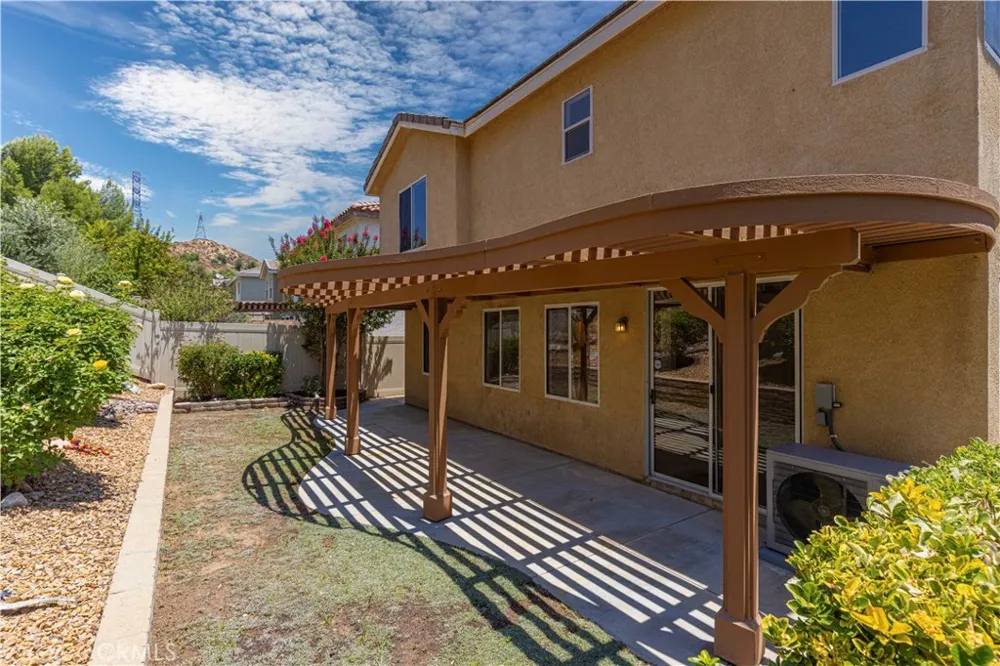 28549 Silverking Trail Saugus, CA 91390