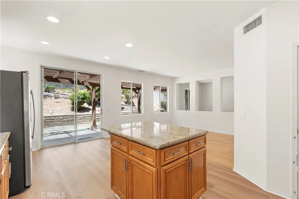 28549 Silverking Trail Saugus, CA 91390
