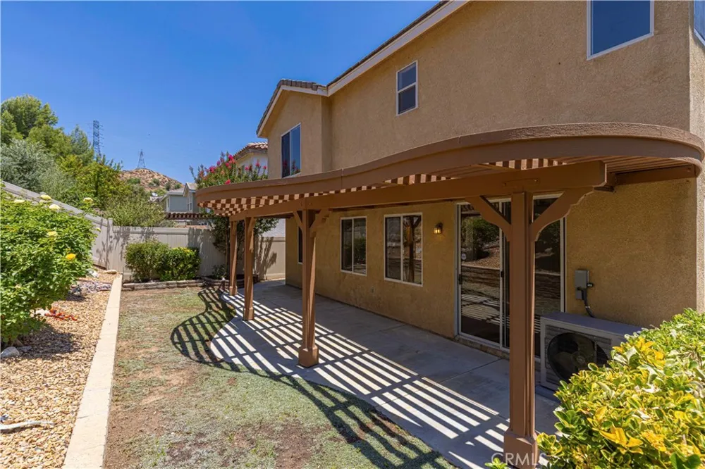 28549 Silverking Trail Saugus, CA 91390