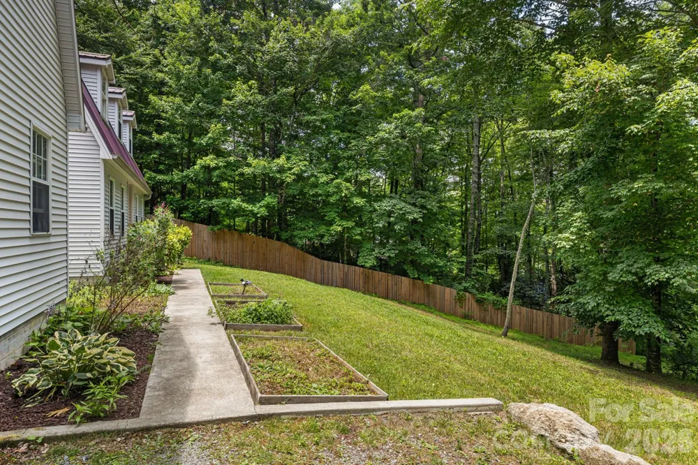 94 Paradise Cove Road Penrose, NC 28766