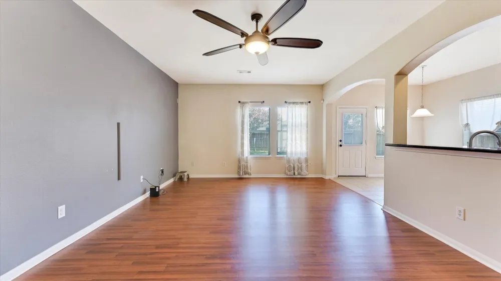 8614 W Highlands Crossing Highlands, TX 77562