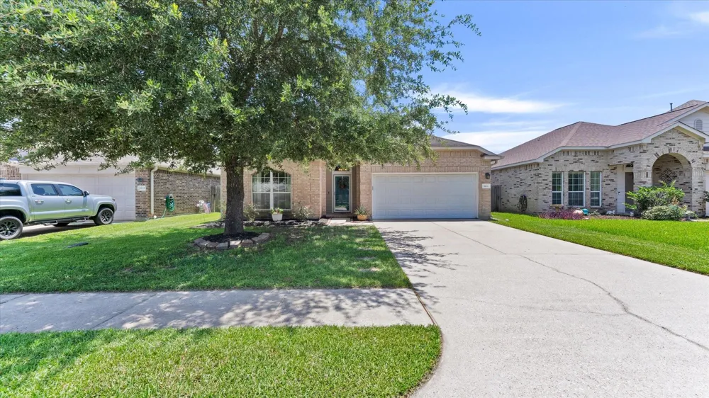8614 W Highlands Crossing Highlands, TX 77562