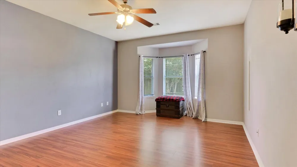 8614 W Highlands Crossing Highlands, TX 77562