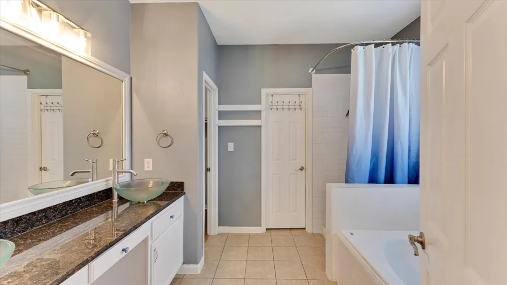 8614 W Highlands Crossing Highlands, TX 77562