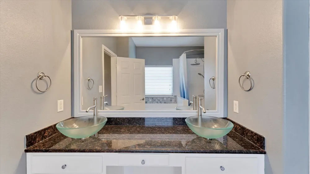 8614 W Highlands Crossing Highlands, TX 77562