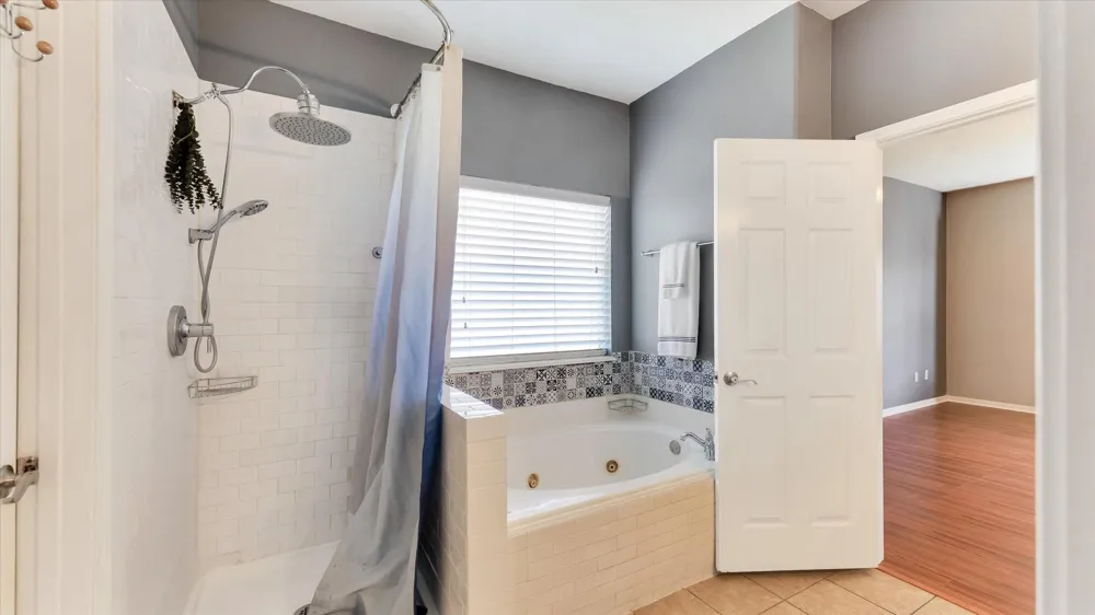 8614 W Highlands Crossing Highlands, TX 77562