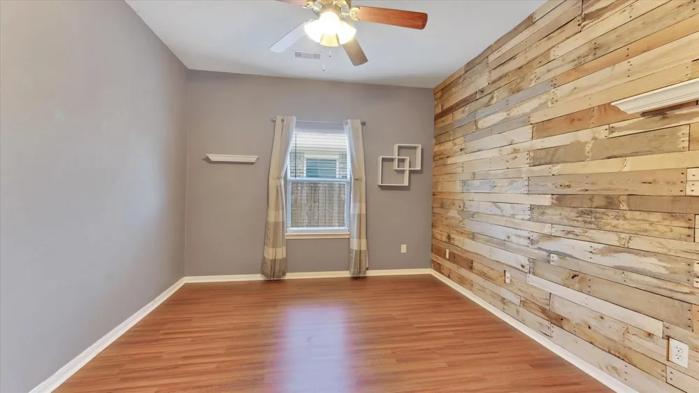 8614 W Highlands Crossing Highlands, TX 77562