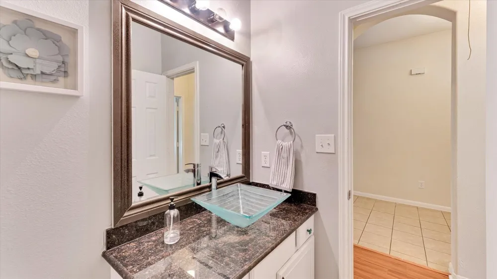 8614 W Highlands Crossing Highlands, TX 77562