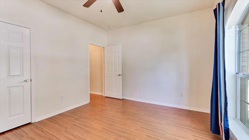 8614 W Highlands Crossing Highlands, TX 77562