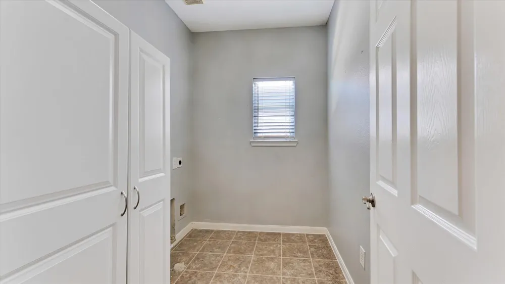 8614 W Highlands Crossing Highlands, TX 77562