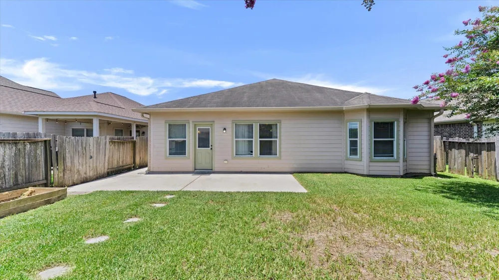 8614 W Highlands Crossing Highlands, TX 77562