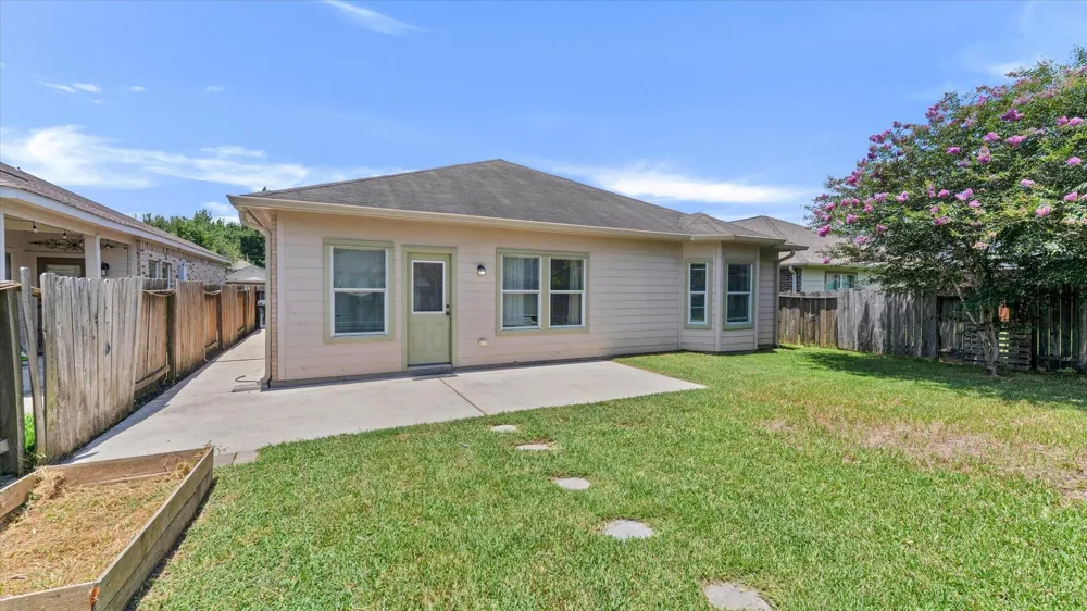8614 W Highlands Crossing Highlands, TX 77562