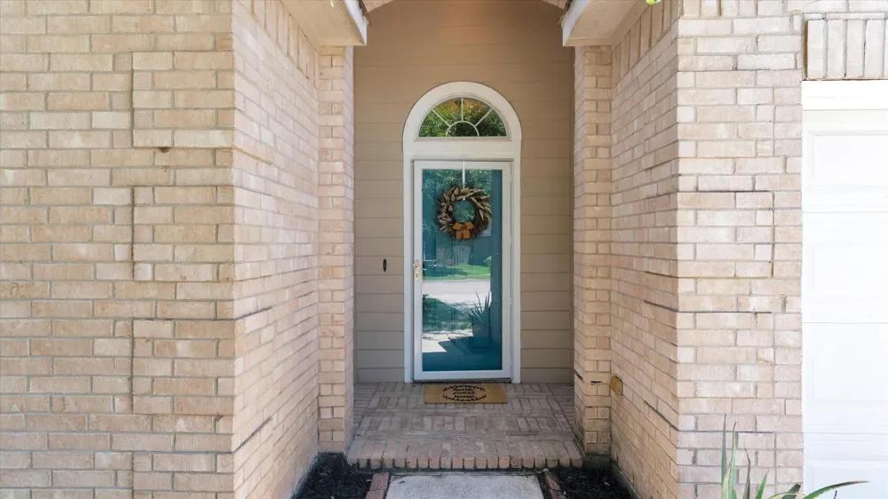 8614 W Highlands Crossing Highlands, TX 77562