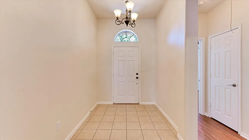 8614 W Highlands Crossing Highlands, TX 77562