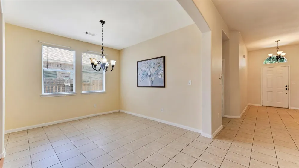 8614 W Highlands Crossing Highlands, TX 77562