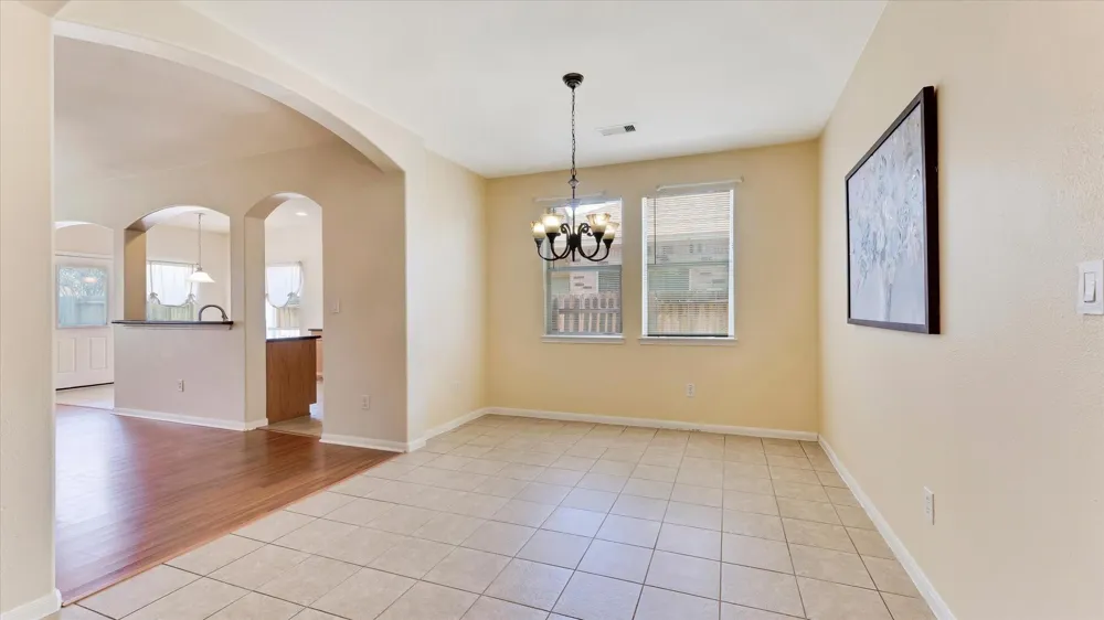 8614 W Highlands Crossing Highlands, TX 77562
