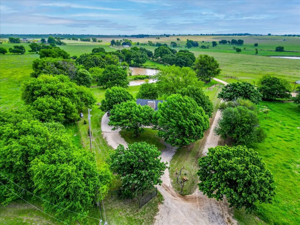 11436 St Hwy 171 Covington, TX 76636