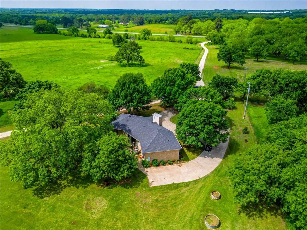 11436 St Hwy 171 Covington, TX 76636