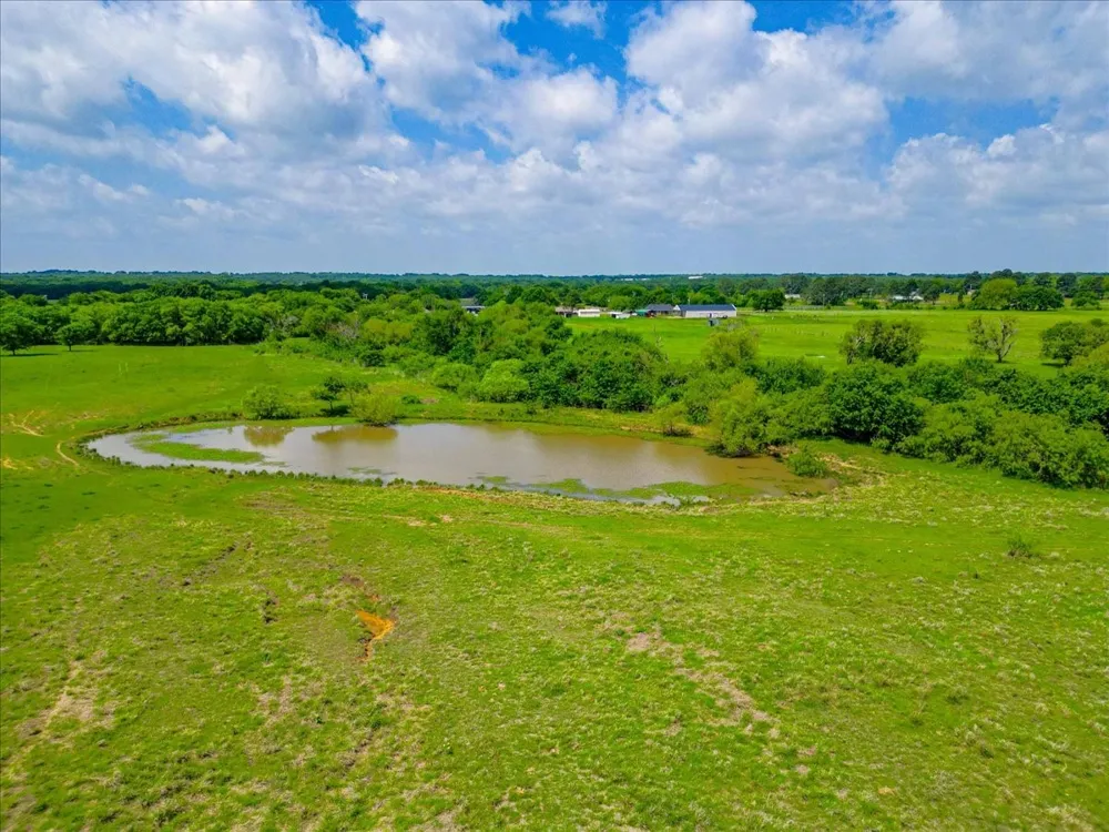 11436 St Hwy 171 Covington, TX 76636