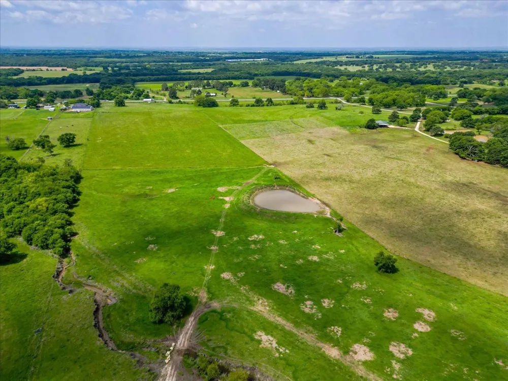 11436 St Hwy 171 Covington, TX 76636