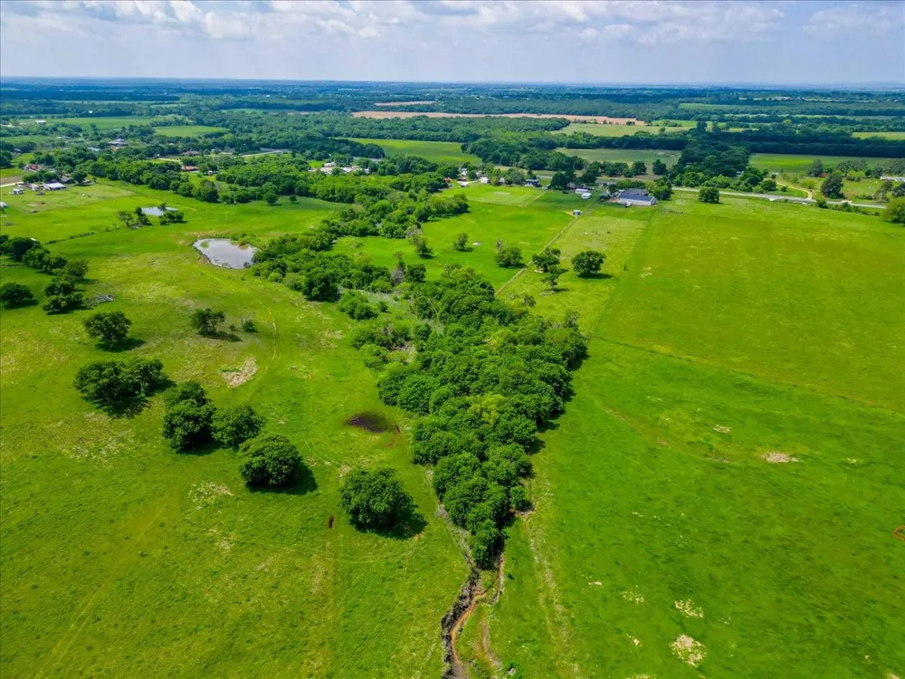11436 St Hwy 171 Covington, TX 76636