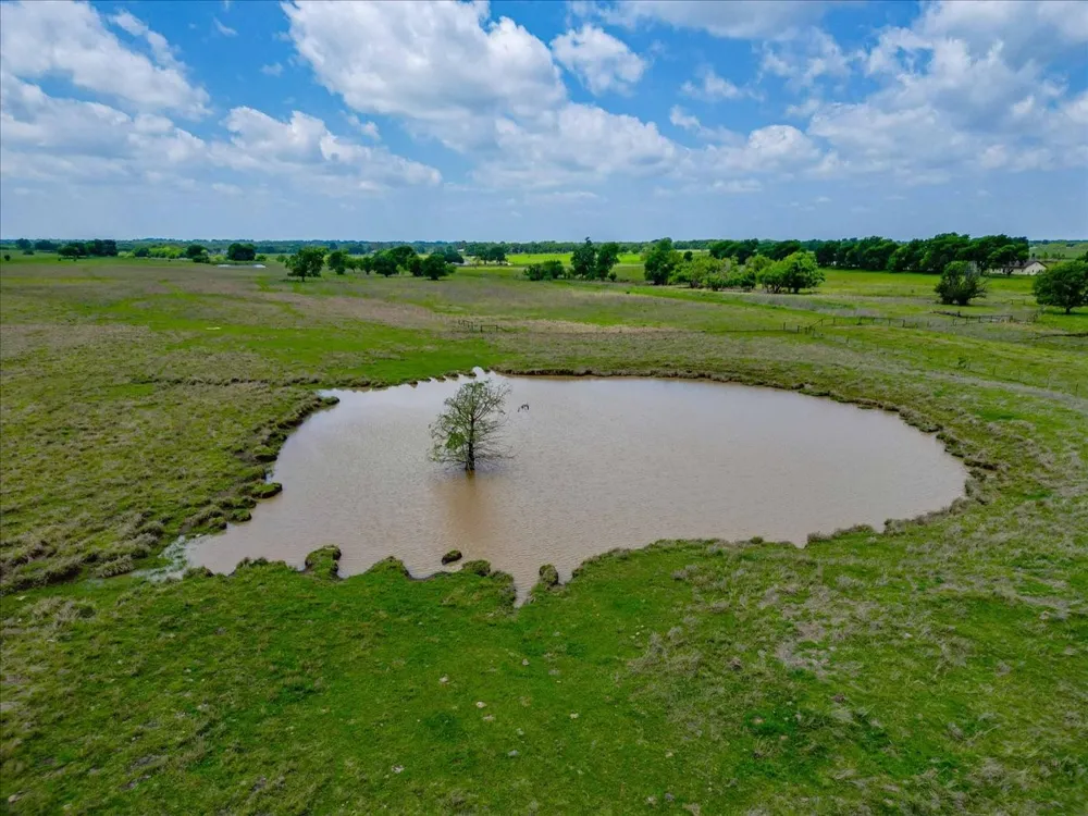11436 St Hwy 171 Covington, TX 76636