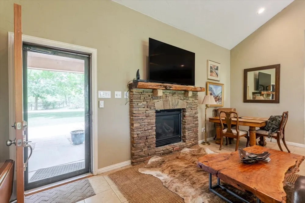 11436 St Hwy 171 Covington, TX 76636