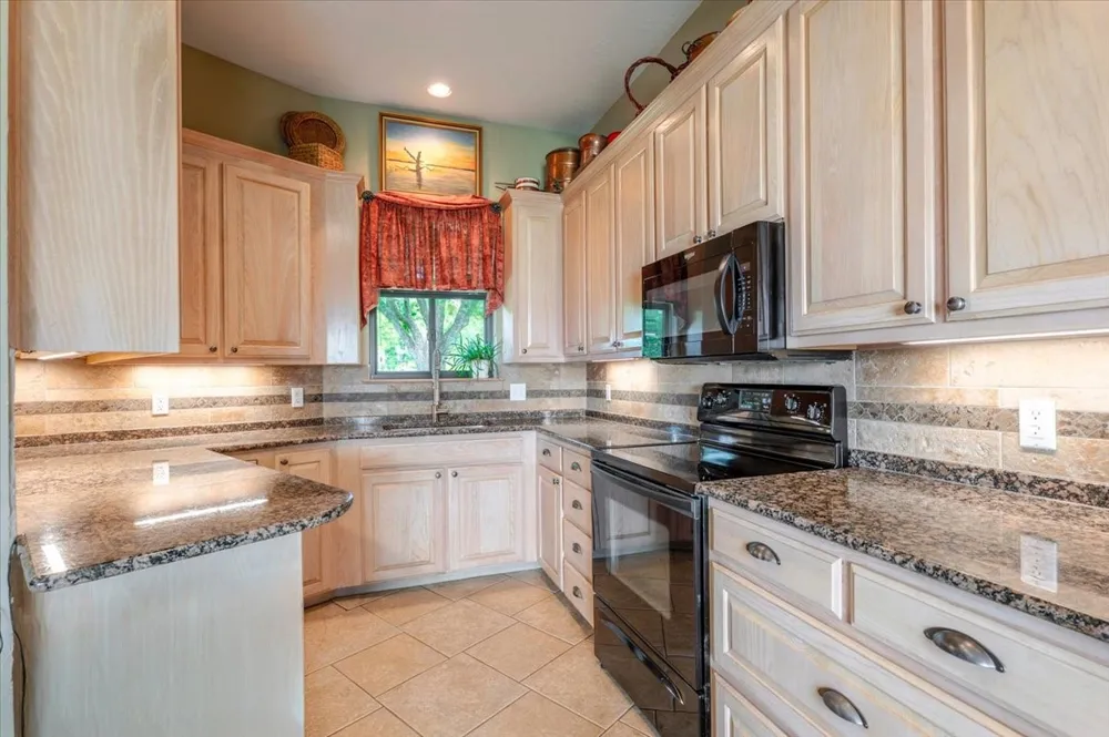 11436 St Hwy 171 Covington, TX 76636