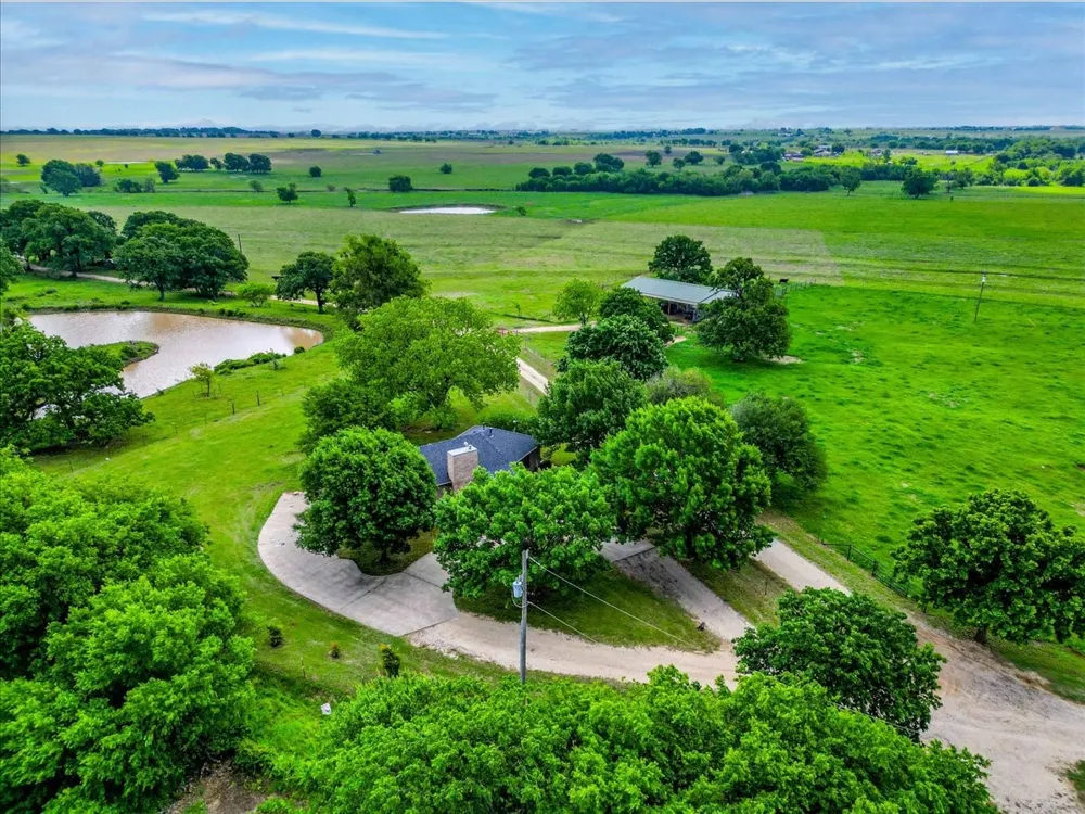 11436 St Hwy 171 Covington, TX 76636