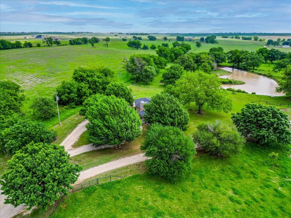 11436 St Hwy 171 Covington, TX 76636