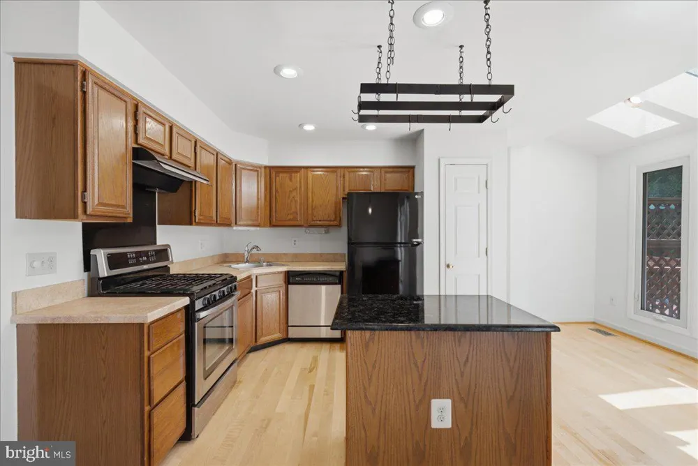6090 JOUST LANE Alexandria, VA 22315