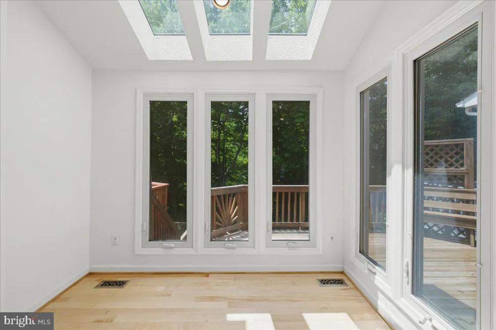 6090 JOUST LANE Alexandria, VA 22315