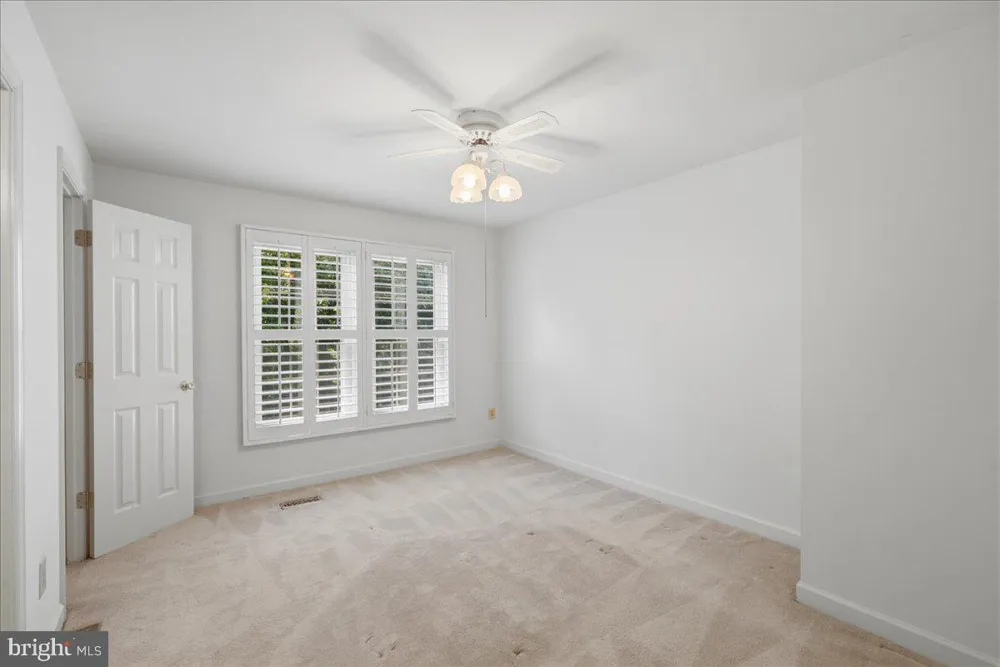 6090 JOUST LANE Alexandria, VA 22315