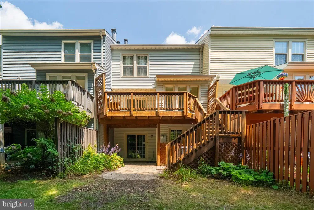 6090 JOUST LANE Alexandria, VA 22315