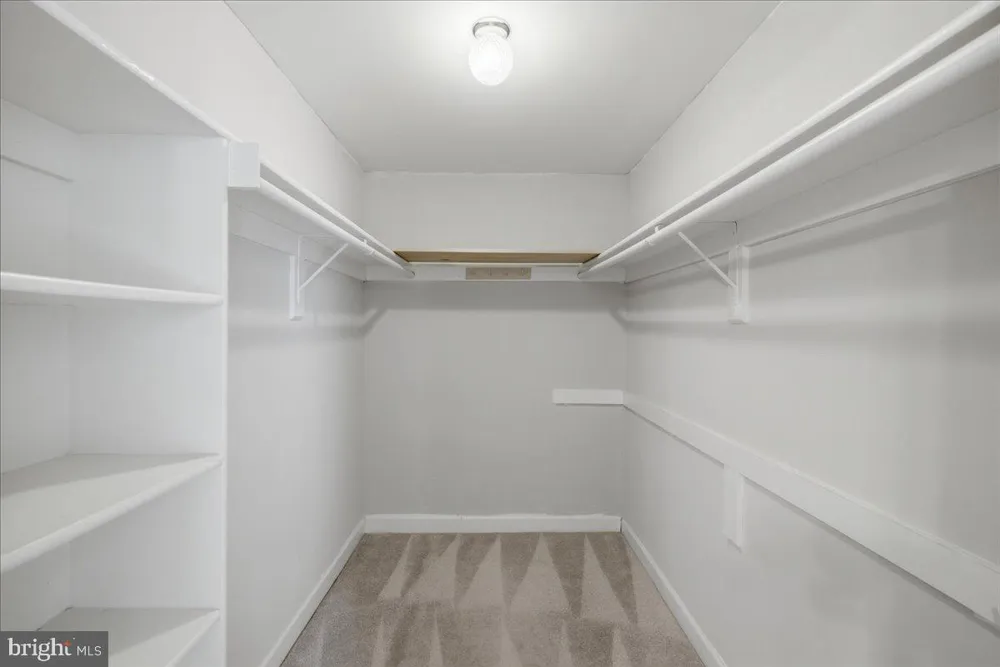 6090 JOUST LANE Alexandria, VA 22315
