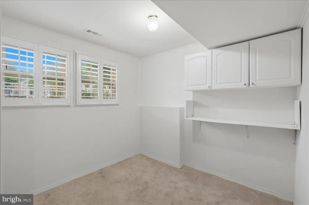 6090 JOUST LANE Alexandria, VA 22315