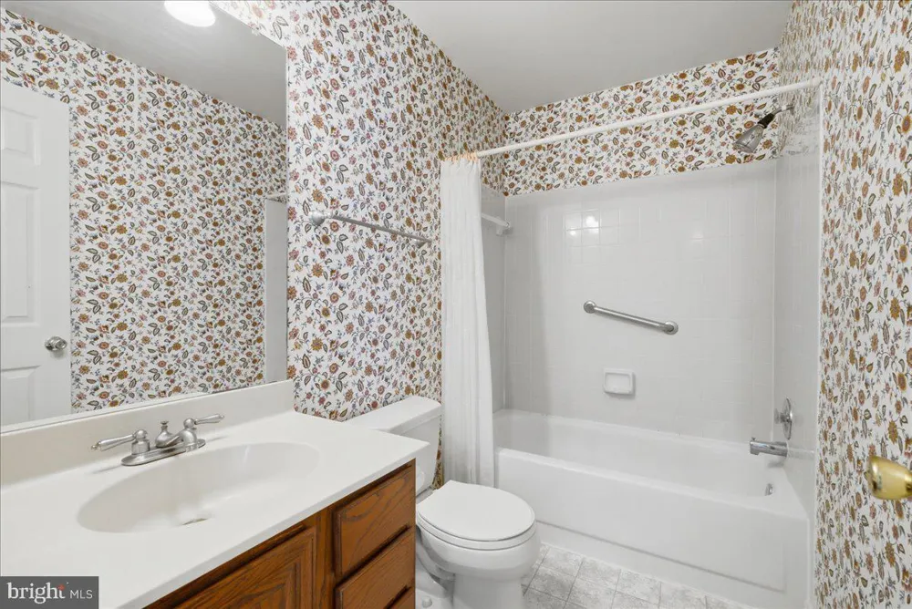 6090 JOUST LANE Alexandria, VA 22315