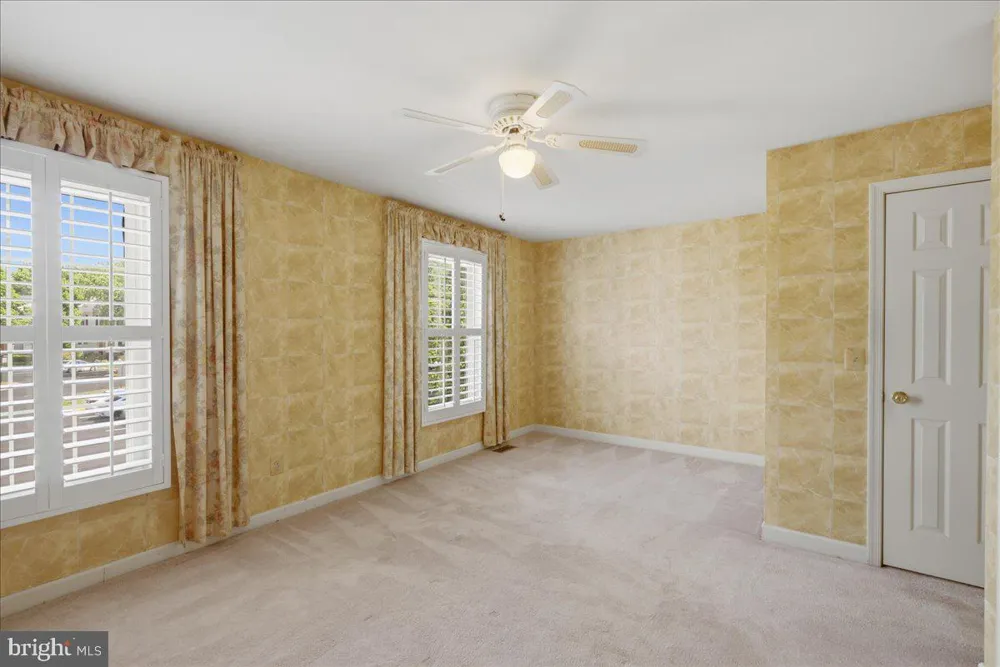 6090 JOUST LANE Alexandria, VA 22315