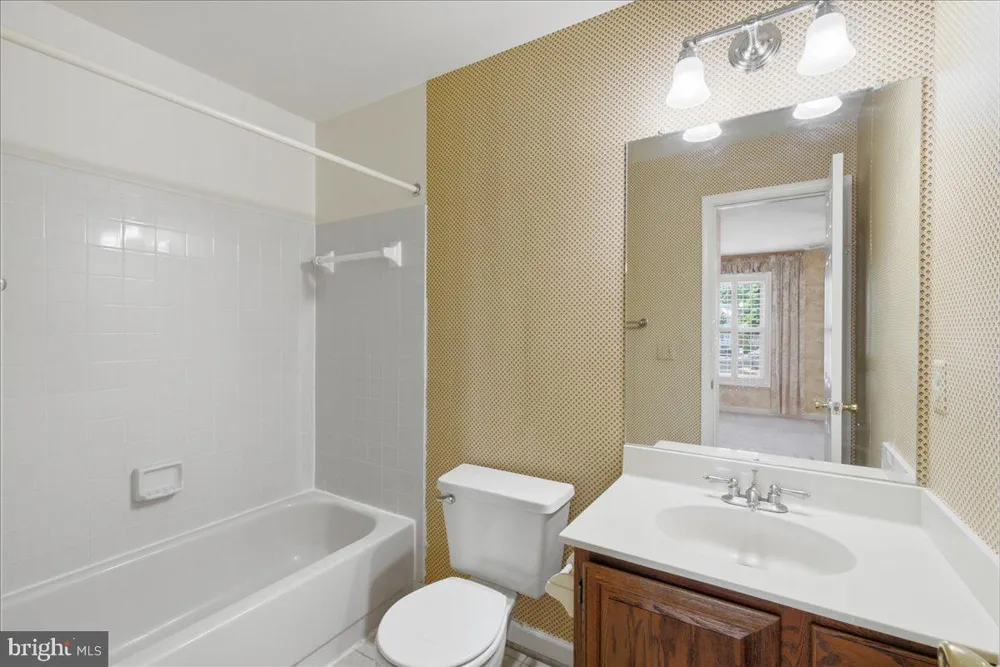 6090 JOUST LANE Alexandria, VA 22315