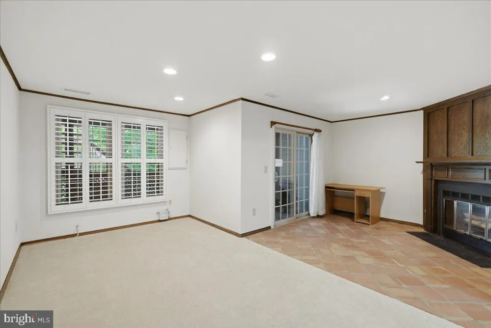 6090 JOUST LANE Alexandria, VA 22315