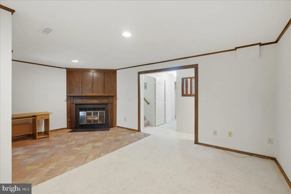 6090 JOUST LANE Alexandria, VA 22315