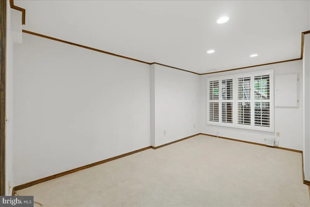 6090 JOUST LANE Alexandria, VA 22315