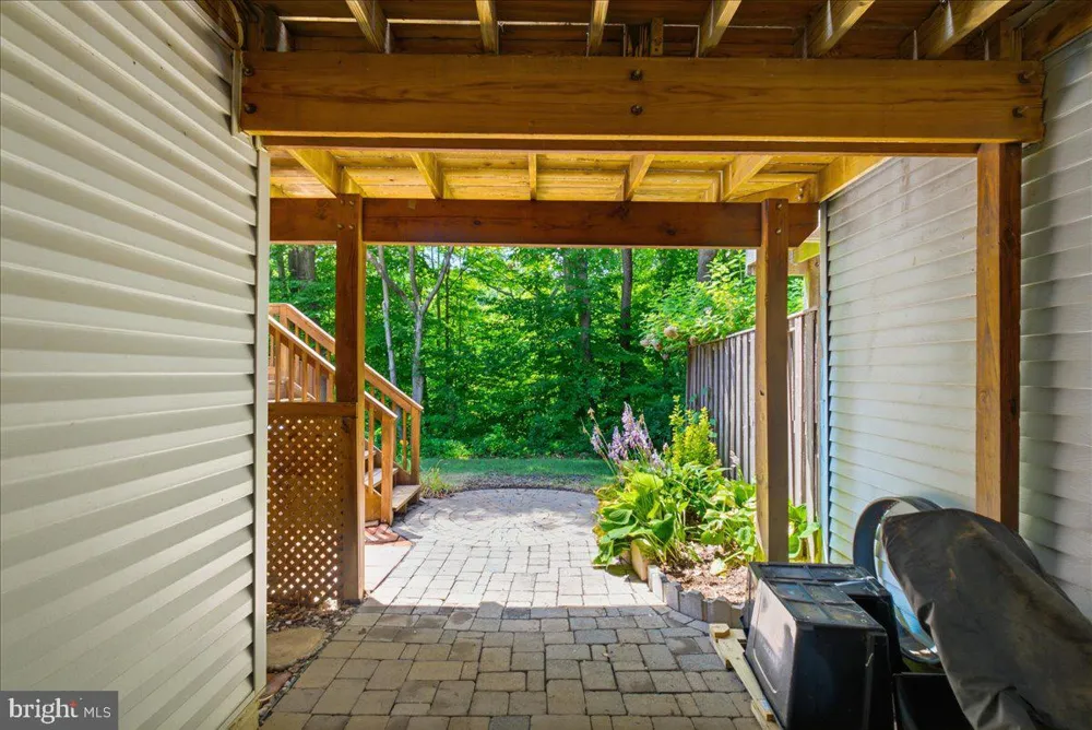 6090 JOUST LANE Alexandria, VA 22315