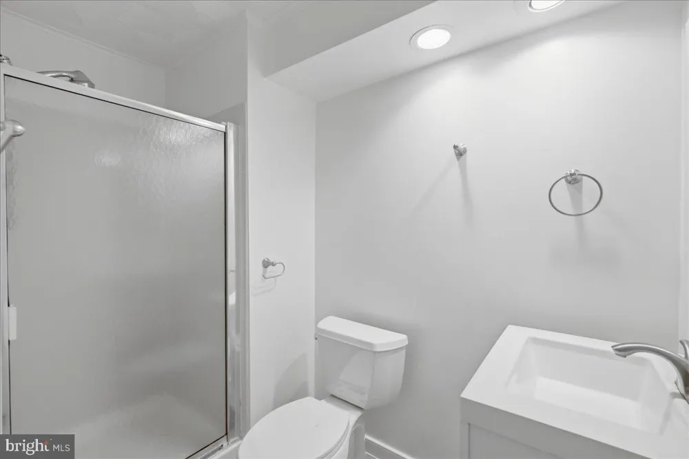 6090 JOUST LANE Alexandria, VA 22315