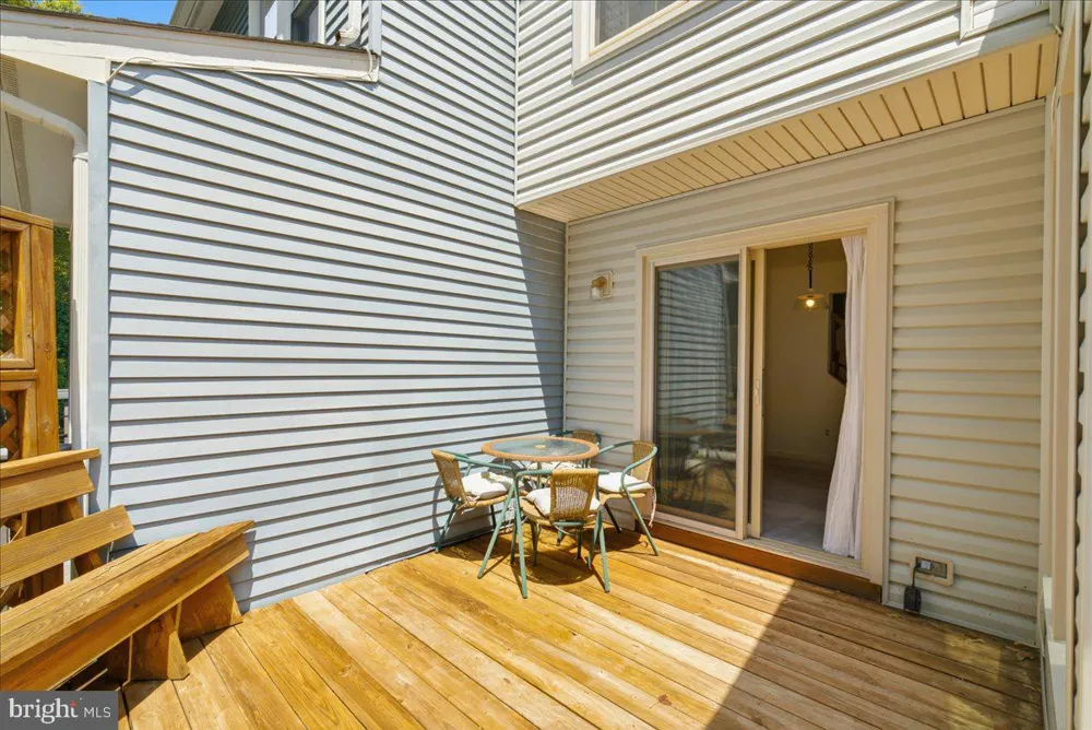 6090 JOUST LANE Alexandria, VA 22315