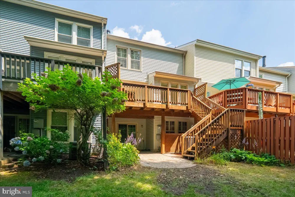 6090 JOUST LANE Alexandria, VA 22315