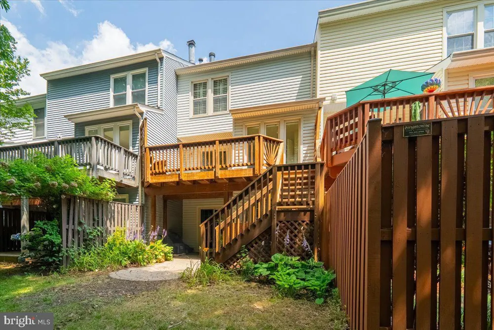 6090 JOUST LANE Alexandria, VA 22315
