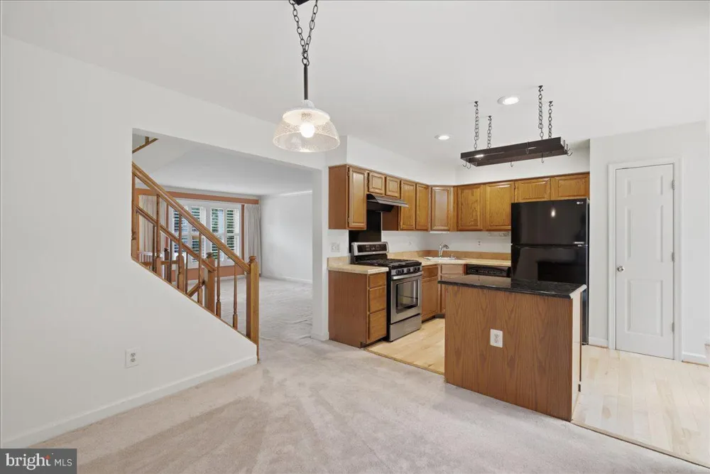 6090 JOUST LANE Alexandria, VA 22315