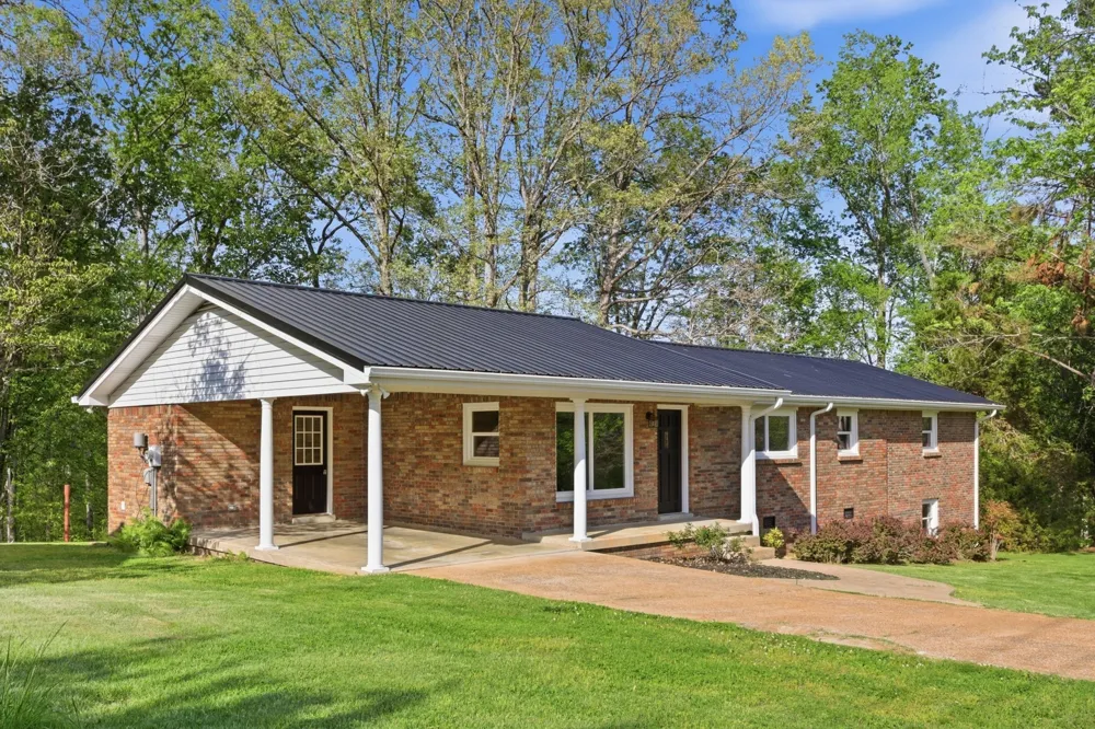 1416 Oakmont Circle Centerville, TN 37033