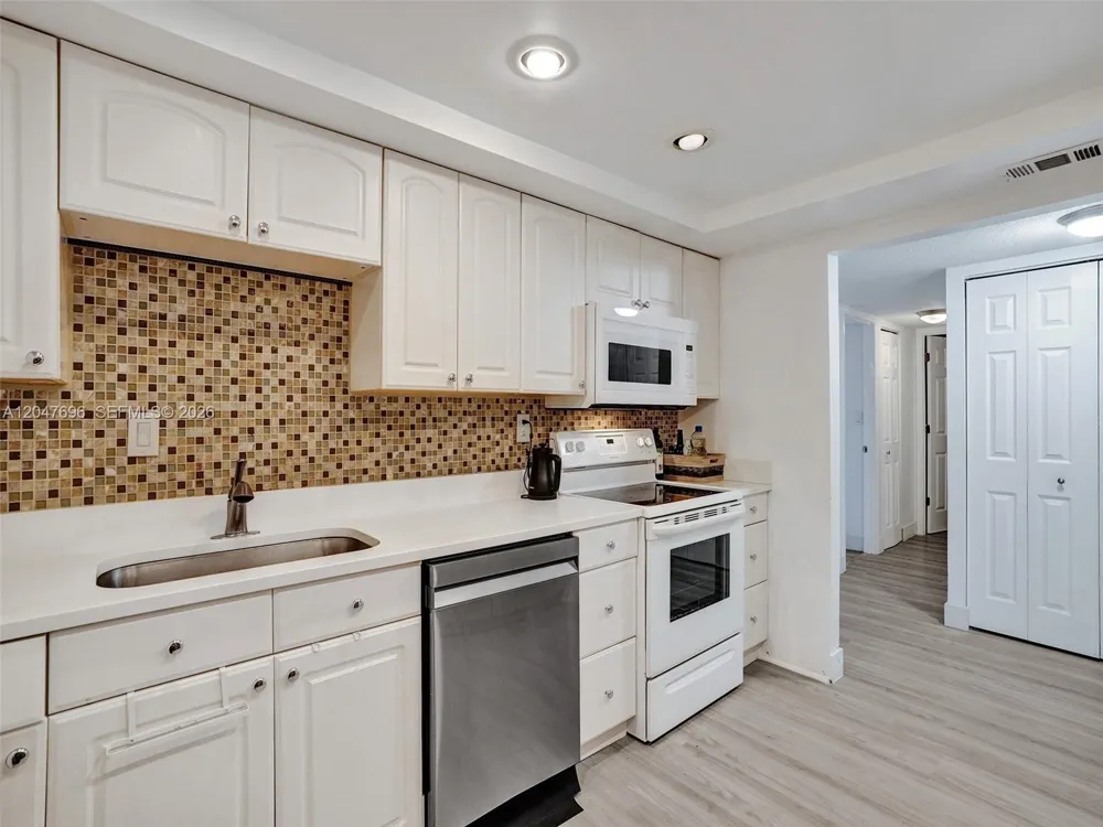 800 Parkview Dr #131 Hallandale Beach, FL 33009